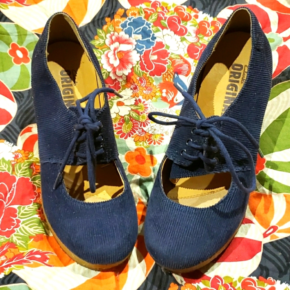 Navy Corduroy Mary Jane Wedge w/a crepe sole sz 7